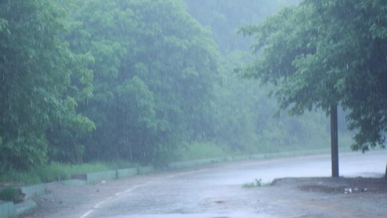 UP Weather Alert: 55 जिलों में आज भारी बारिश, ओले-बिजली का खतरा, मॉनसून की एंट्री से गर्मी का ब्रेक