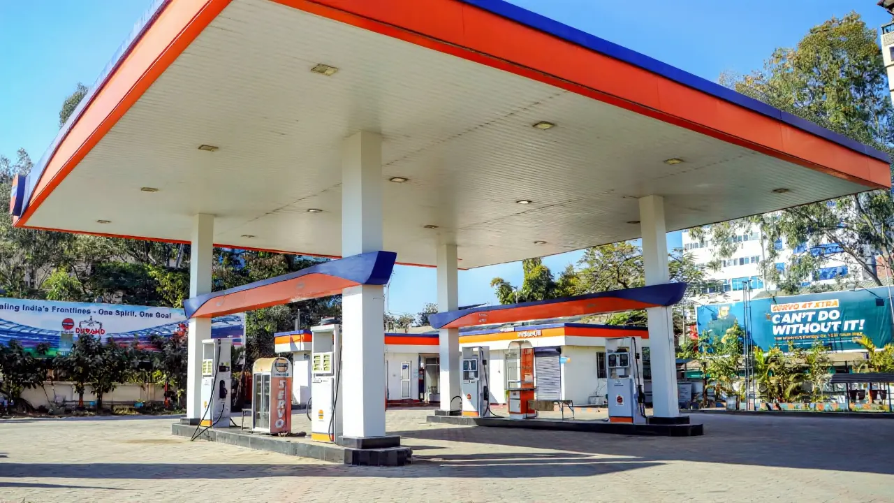 सरकार ने कर कम किया, पंप पर दाम नहीं घटे: पेट्रोल-डीजल भाव आज स्थिर